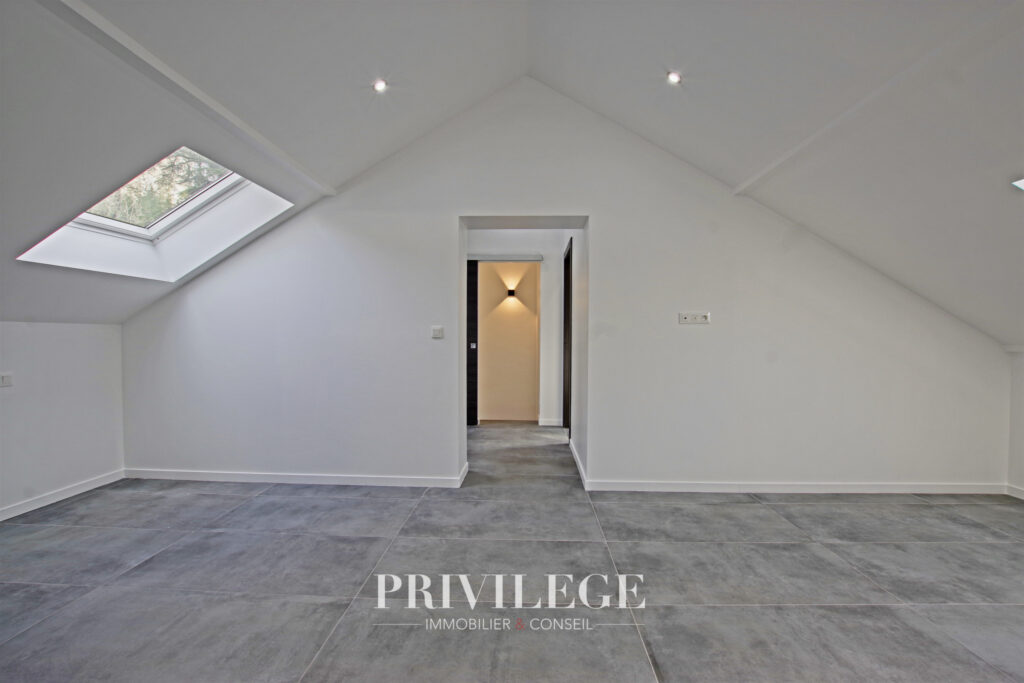 Maison contemporaine 231m2 – vue sur le Mont Granier – 5 pièces – 4 chambres – 8  – 231 m²