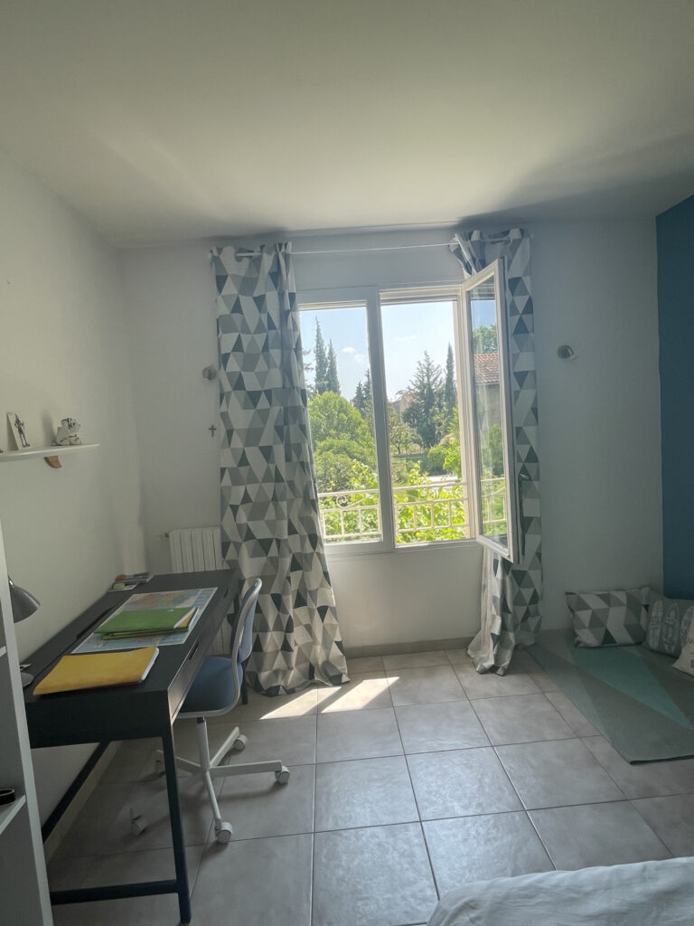 AVIGNON DEUX MAISONS SUR GRAND TERRAIN AVEC PISCINE – RENTAB – 14 pièces – 7 chambres – 4  – 415 m²