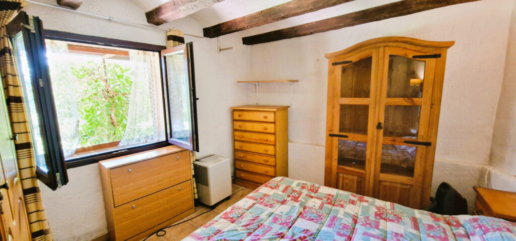 COUSTOUGES – MAISON DE PLAIN-PIED AVEC DEPENDANCE  – 4 pièces – 3 chambres – 6  – 75 m²