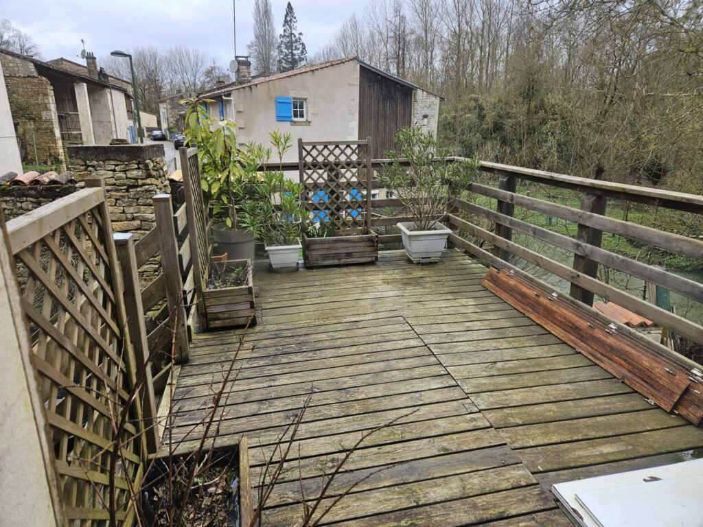 MAISON EN PIERRE LA GARETTE AU BORD DE L EAU – 3 pièces – 2 chambres – 6  – 94 m²