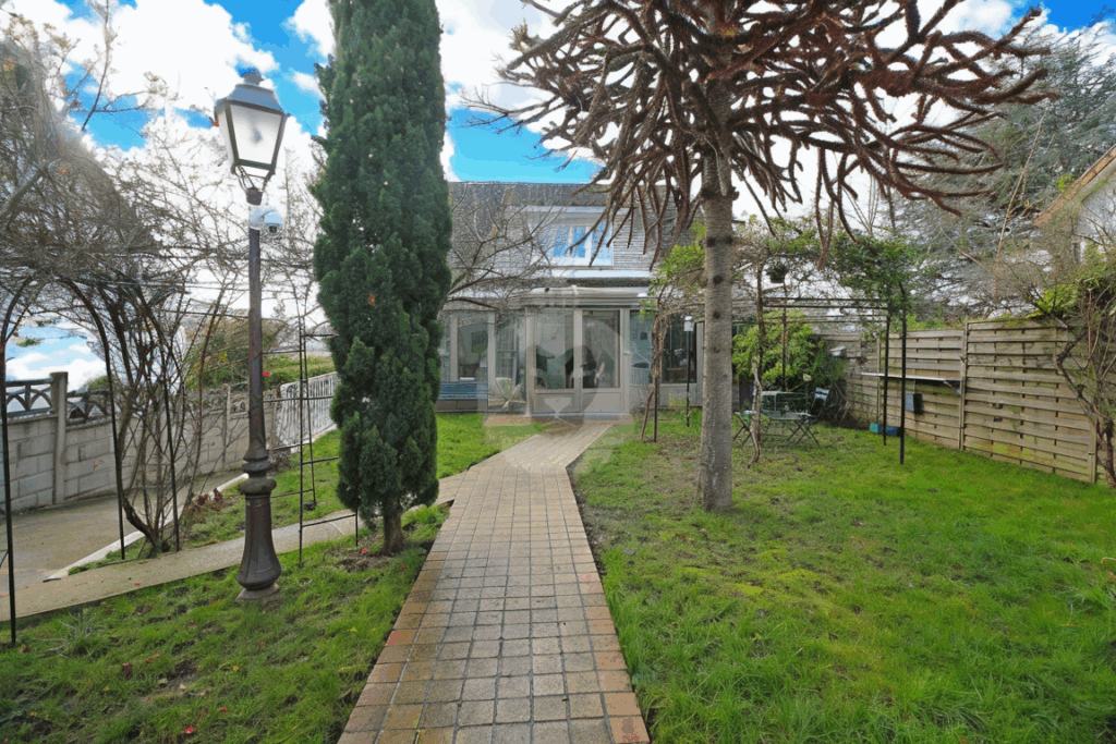 Maison 230m2 à proximité du RER A, écoles et parcs – 7 pièces – 4 chambres – 6  – 230 m²