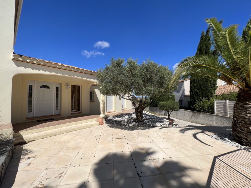 VILLA DE STANDING AVEC PISCINE QUARTIER MARAVAL CAP D’AGDE – 6 pièces – 4 chambres – 6  – 180 m²