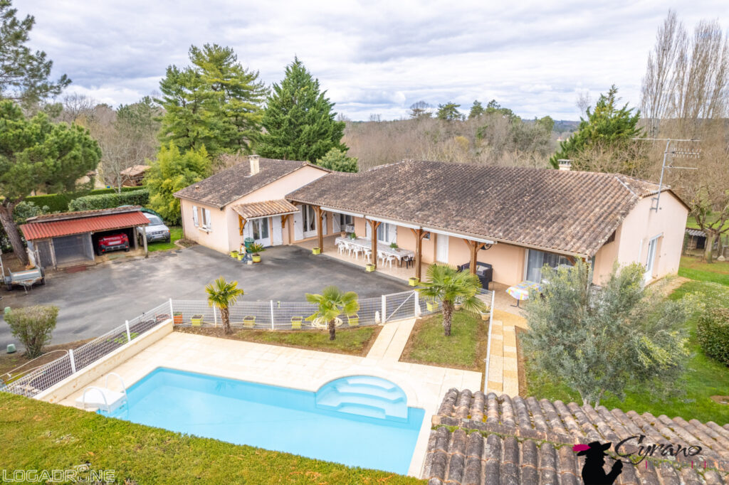 ENSEMBLE DE DEUX MAISONS DE PLAIN PIED – DÉPENDANCES ET PISC – 7 pièces – 4 chambres – 8  – 170 m²