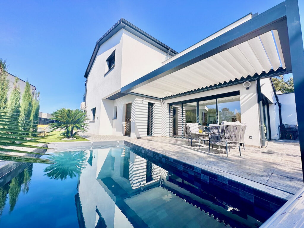 VILLA PRESTATION HAUT DE GAMME DANS LES HAUTEURS DE SALAISE  – 6 pièces – 5 chambres – 6  – 165 m²