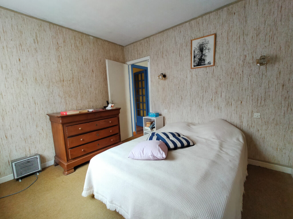 MAISON DE CONSTRUCTION TRADITIONNELLE EDIFIEE SUR UN TERRAIN – 5 pièces – 3 chambres – 6  – 77.31 m²