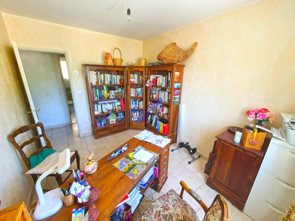 Belle Villa T6 sur terrain de 914m2 – 6 pièces – 4 chambres – 6  – 114 m²