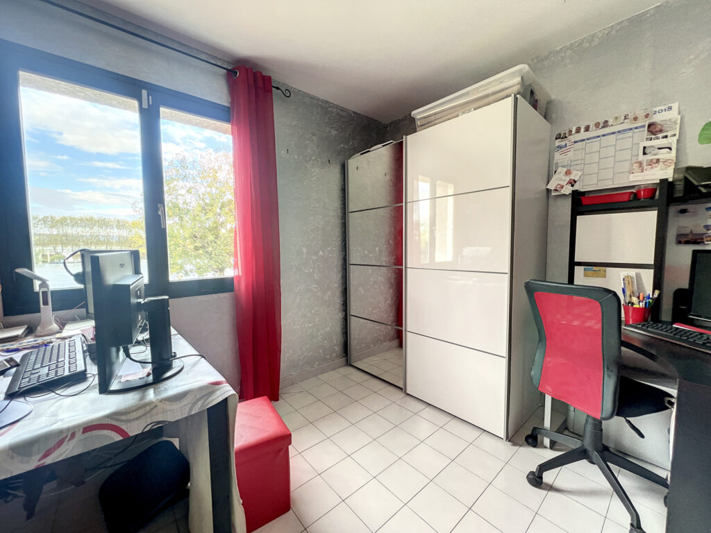 Maison 105 m2 – 3 chambres – Garage – Terrain 1007 m2 avec v – 5 pièces – 3 chambres – 2  – 102.69 m²