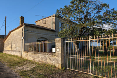Maison en pierre de taille avec garage et jardin – 4 pièces – 3 chambres – 115 m²