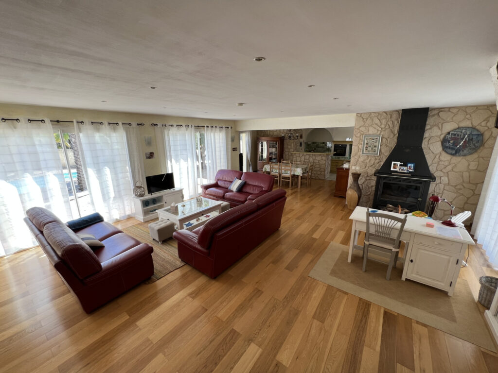 VILLA DE STANDING AVEC PISCINE QUARTIER MARAVAL CAP D’AGDE – 6 pièces – 4 chambres – 6  – 180 m²