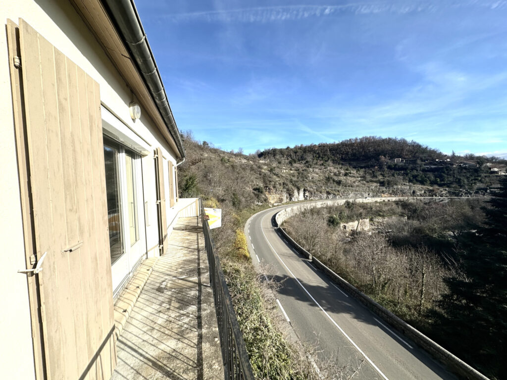 Maison individuelle de 80m2 habitables sur 935m2 de terrain  – 4 pièces – 3 chambres – NR  – 80 m²