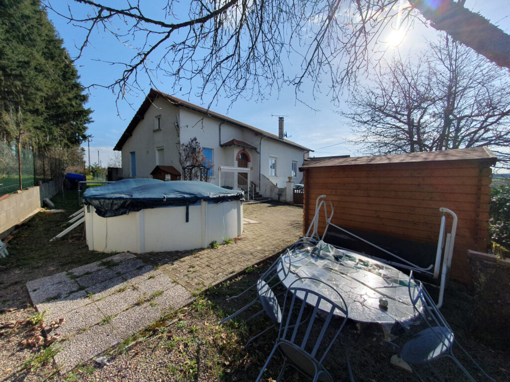 Maison individuelle accompagnée d’un logement indépendant et – 8 pièces – 4 chambres – 4  – 166 m²