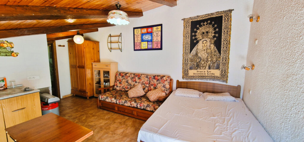 COUSTOUGES – MAISON DE PLAIN-PIED AVEC DEPENDANCE  – 4 pièces – 3 chambres – 6  – 75 m²