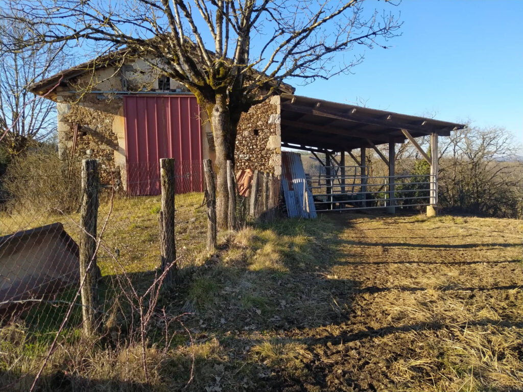 Grange à restaurer sur SANT SANTIN DE MAURS – 1 pièce – 1 chambre – 6  – 110 m²