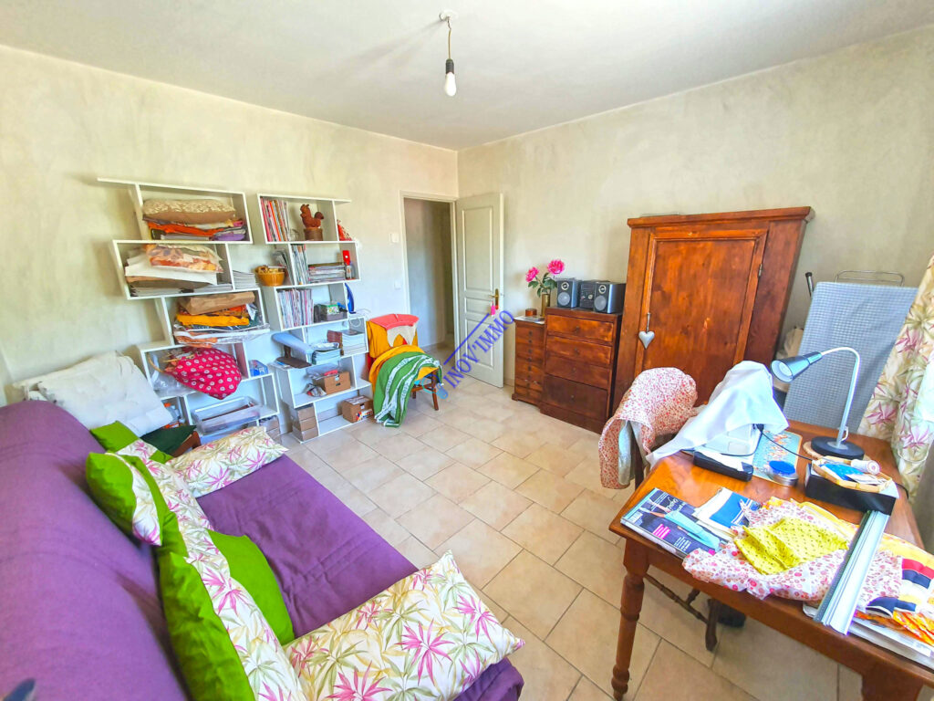 Belle Villa T6 sur terrain de 914m2 – 6 pièces – 4 chambres – 6  – 114 m²