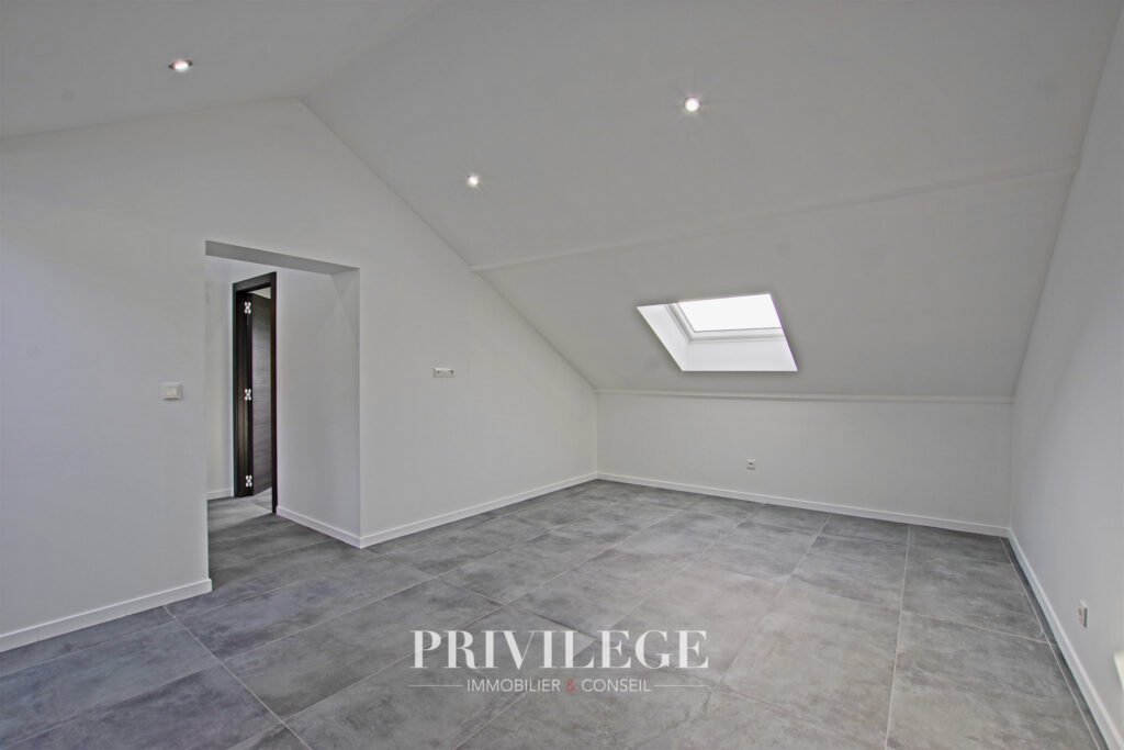 Maison contemporaine 231m2 – vue sur le Mont Granier – 5 pièces – 4 chambres – 8  – 231 m²