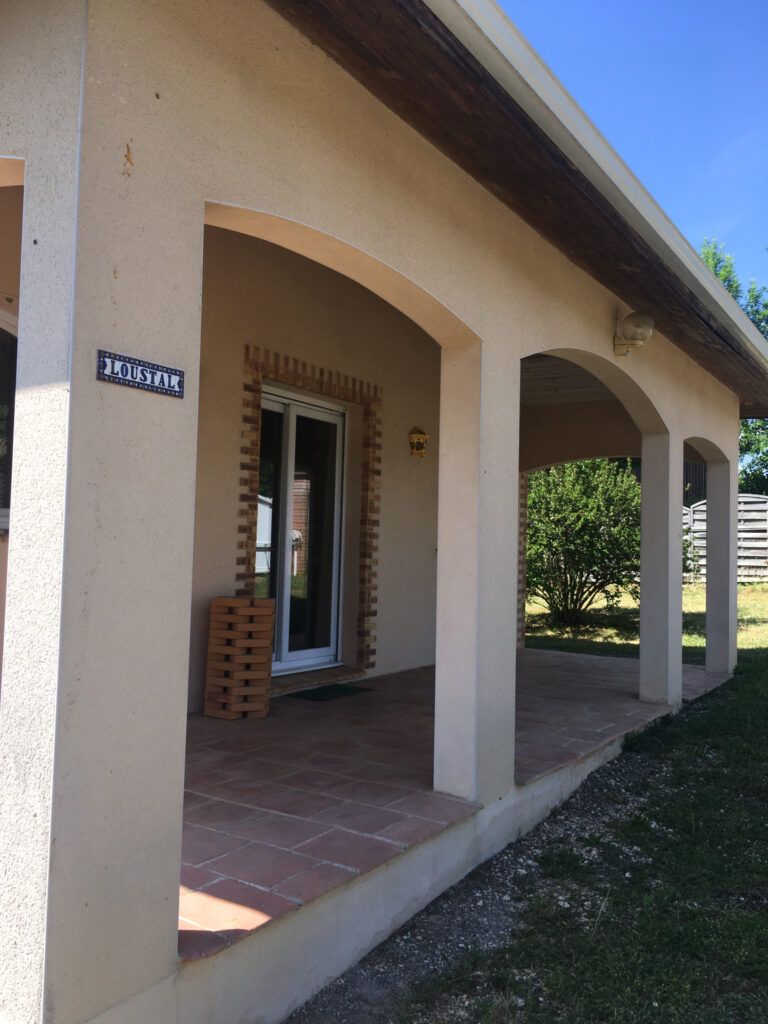 BELLE MAISON SUR LES HAUTEURS DE MAURS  – 6 pièces – 4 chambres – 6  – 252 m²