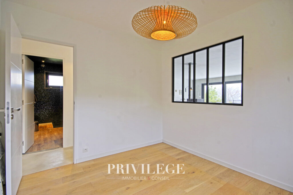 Maison 6 pièces – 145m2 – 5 pièces – 3 chambres – 8  – 145 m²