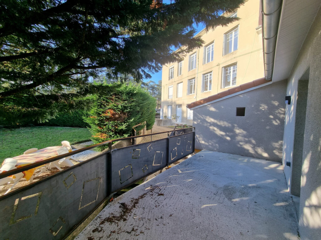 maison centre ville avec petit extérieur – 4 pièces – 2 chambres – 6  – 76 m²