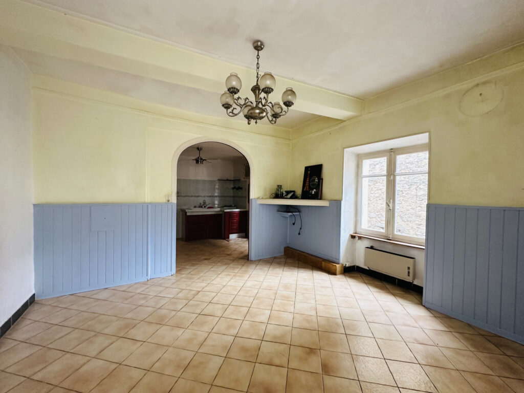 Maison de village 2 faces – ARLES-SUR-TECH – 5 pièces – 3 chambres – 6  – 93.41 m²