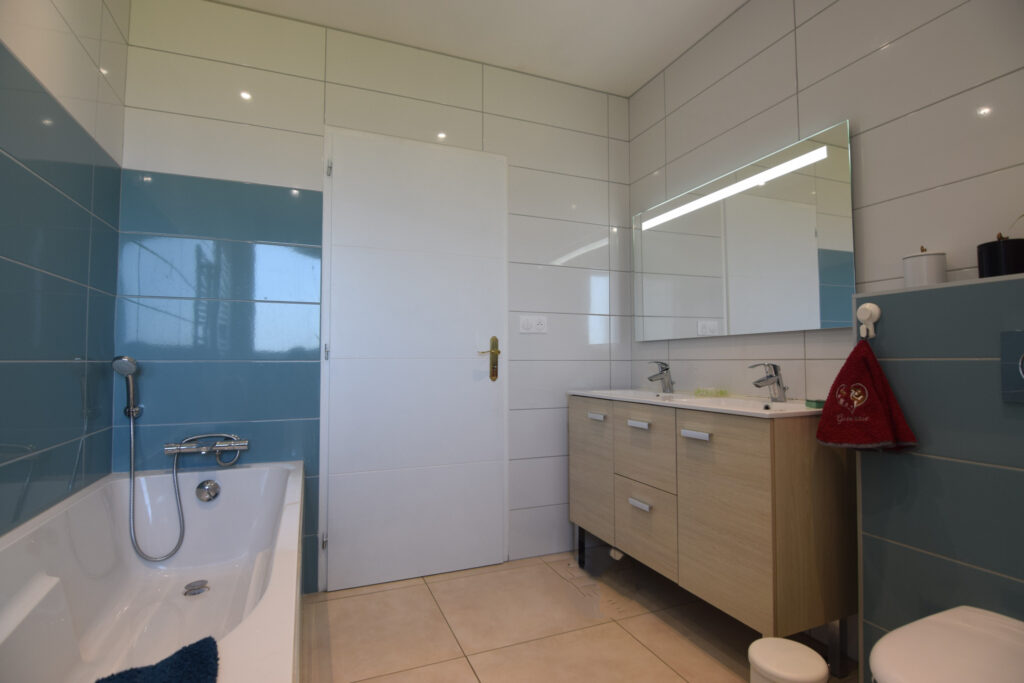 Maison de plain-pied – 4 pièces – 3 chambres – 8  – 94 m²