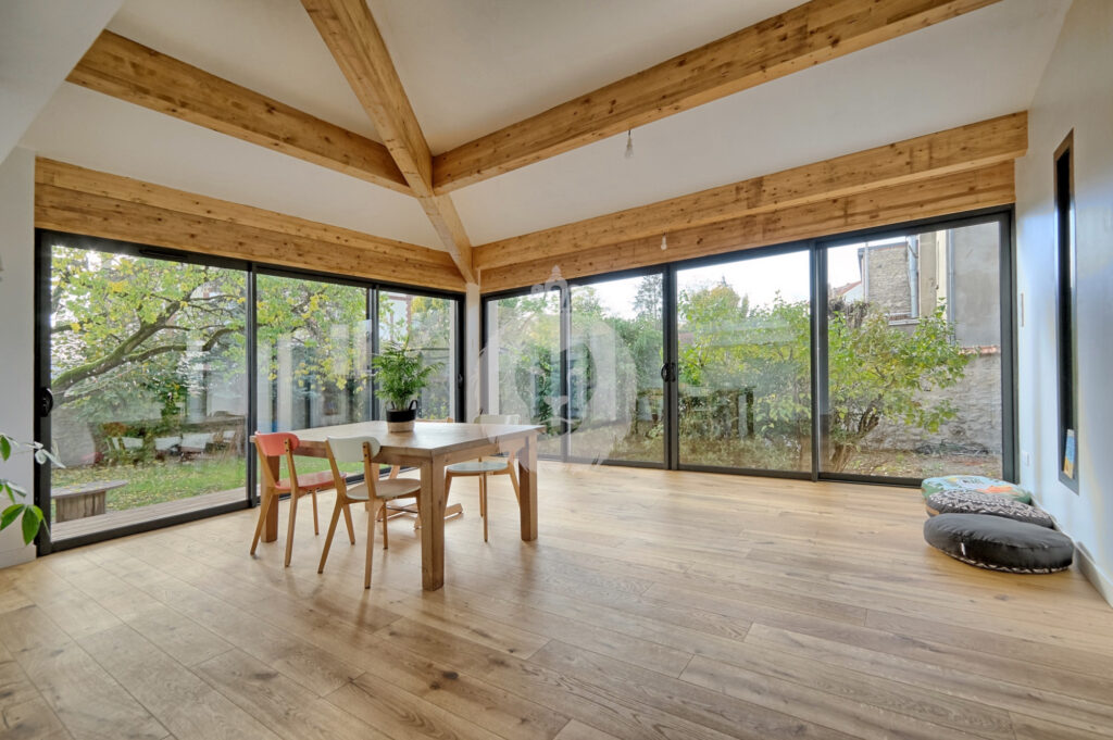 MAISON AVEC STUDIO AU COEUR DE LA PIE – 8 pièces – 5 chambres – 6  – 189 m²