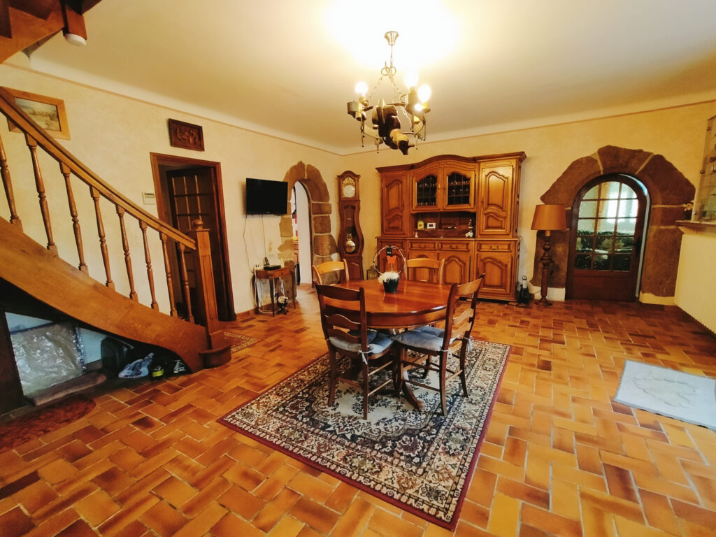 PLOUBAZLANEC, secteur recherché, vue sur mer imprenable.  – 8 pièces – 4 chambres – 6  – 179.1 m²