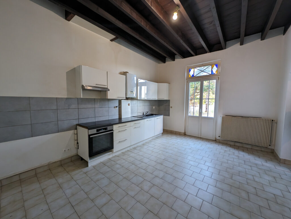 Maison en pierre de taille avec garage et jardin – 4 pièces – 3 chambres – 4  – 115 m²