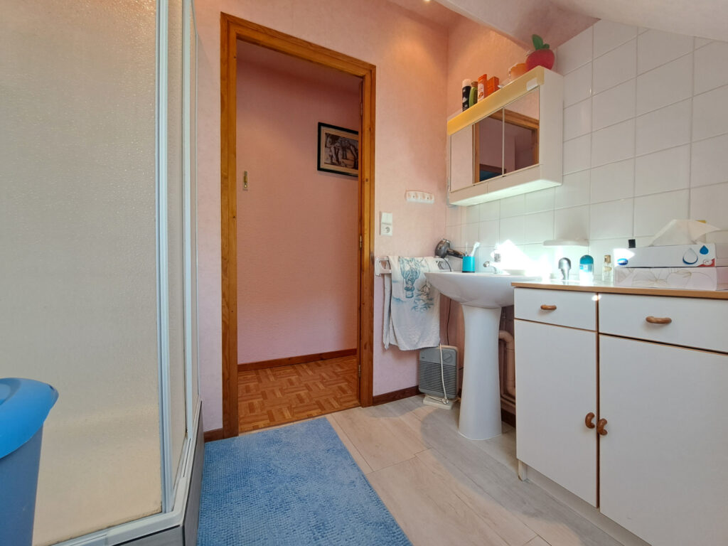 Maison typique de la vallée avec jardin  – 3 pièces – 2 chambres – 6  – 80 m²