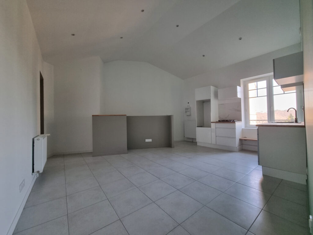 maison centre ville avec petit extérieur – 4 pièces – 2 chambres – 6  – 76 m²