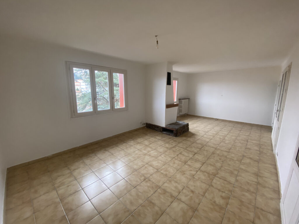 Maison +appartement  – 7 pièces – 4 chambres – 6  – 148 m²