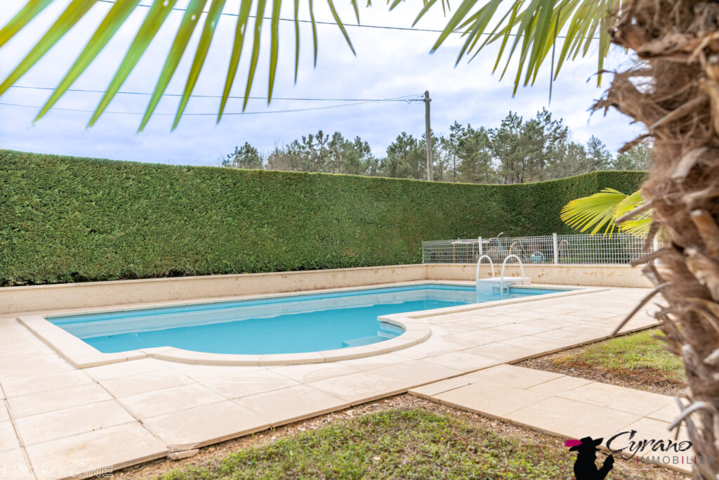 ENSEMBLE DE DEUX MAISONS DE PLAIN PIED – DÉPENDANCES ET PISC – 7 pièces – 4 chambres – 8  – 170 m²