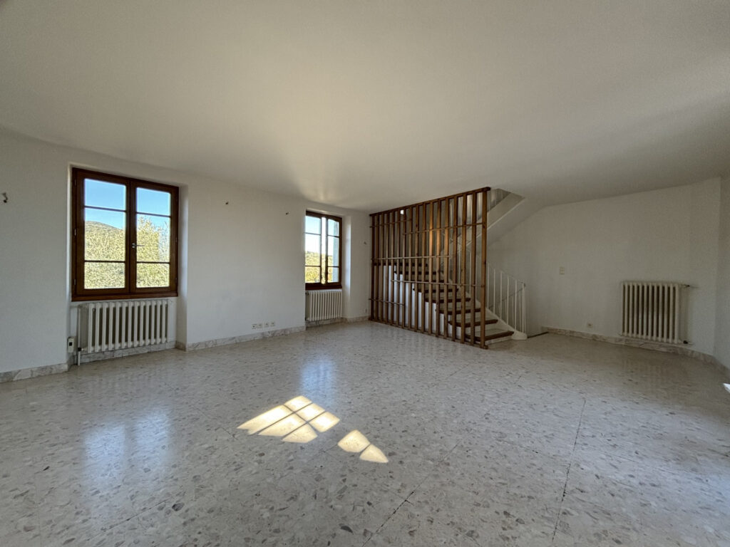 MAISON FAMILIALE 6 PIECES AVEC JARDIN – 6 pièces – 4 chambres – 6  – 170 m²