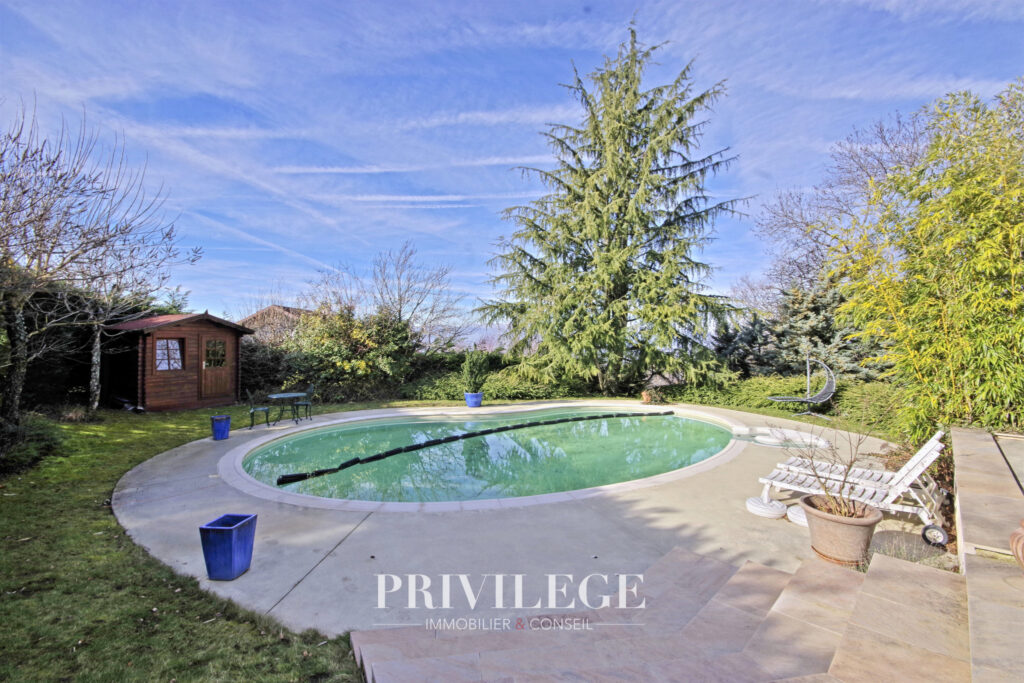 Villa de 220m2 avec piscine et sous-sol – 7 pièces – 5 chambres – 8  – 220 m²