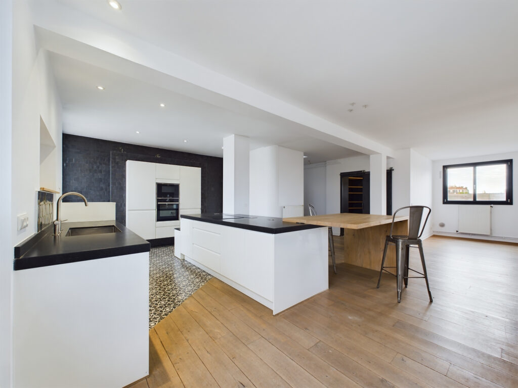 Appartement 5 pièces avec terrasse  – 5 pièces – 3 chambres – 6  – 135 m²