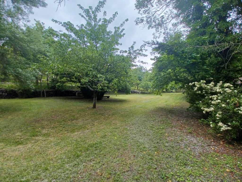 MAS RENOVE DE 14 PIECES ET 3 HABITATIONS A LA CAMPAGNE – 14 pièces – 11 chambres – 6  – 308 m²