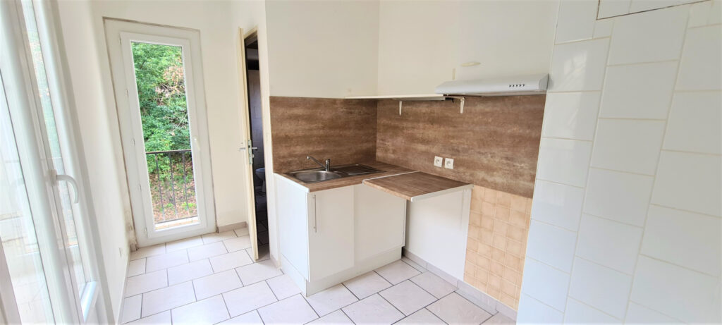 AMELIE LES BAINS Centre ville avec vue bucolique  – 3 pièces – 1 chambre – 6  – 42.35 m²