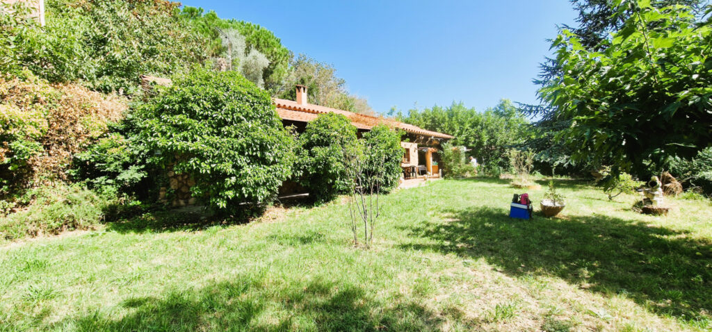 COUSTOUGES – MAISON DE PLAIN-PIED AVEC DEPENDANCE  – 4 pièces – 3 chambres – 6  – 75 m²