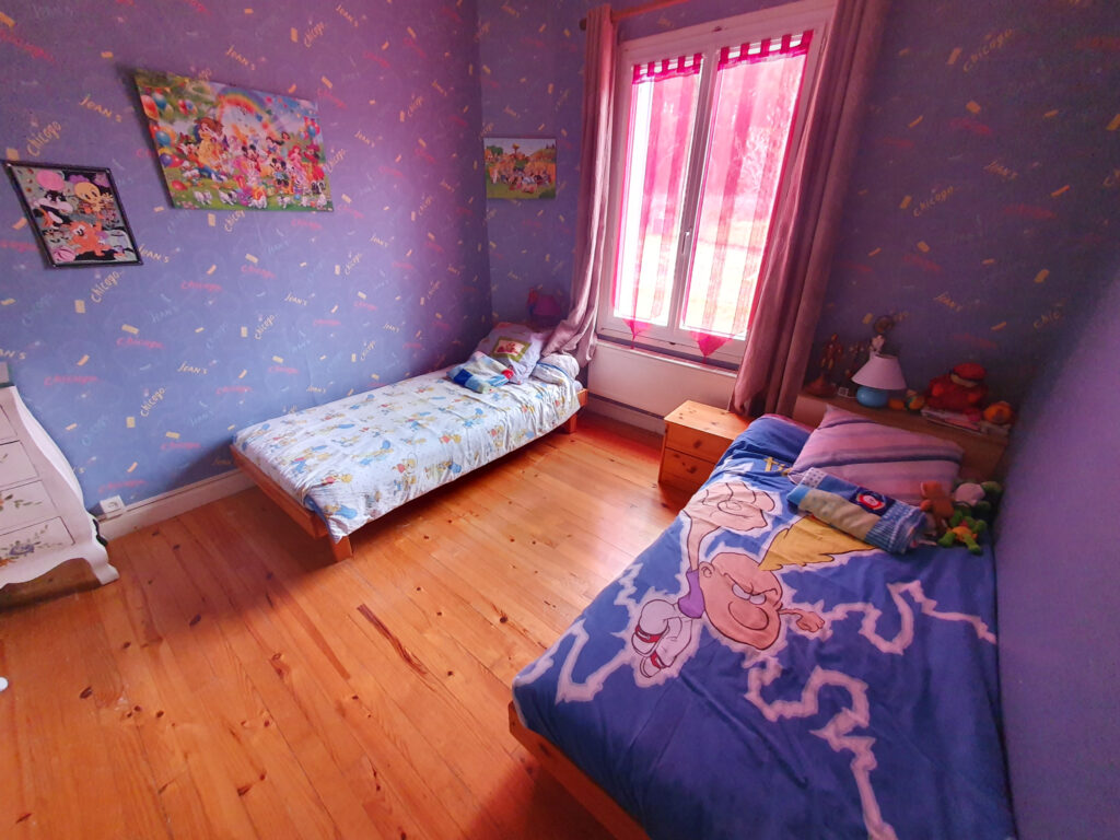 Maison individuelle accompagnée d’un logement indépendant et – 8 pièces – 4 chambres – 4  – 166 m²