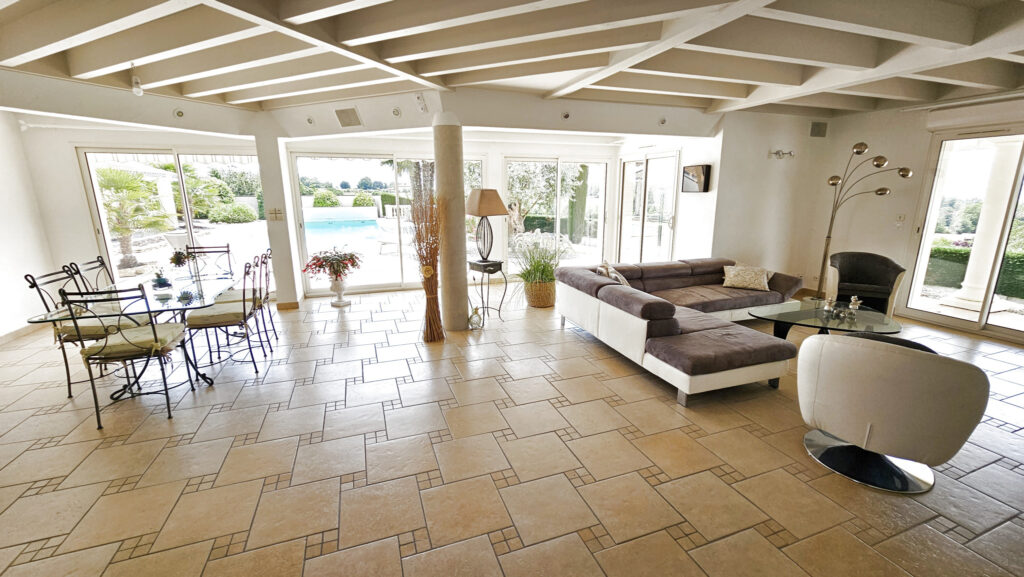 Maison sur les hauteurs de Frans – 11 pièces – 5 chambres – 2  – 323.28 m²