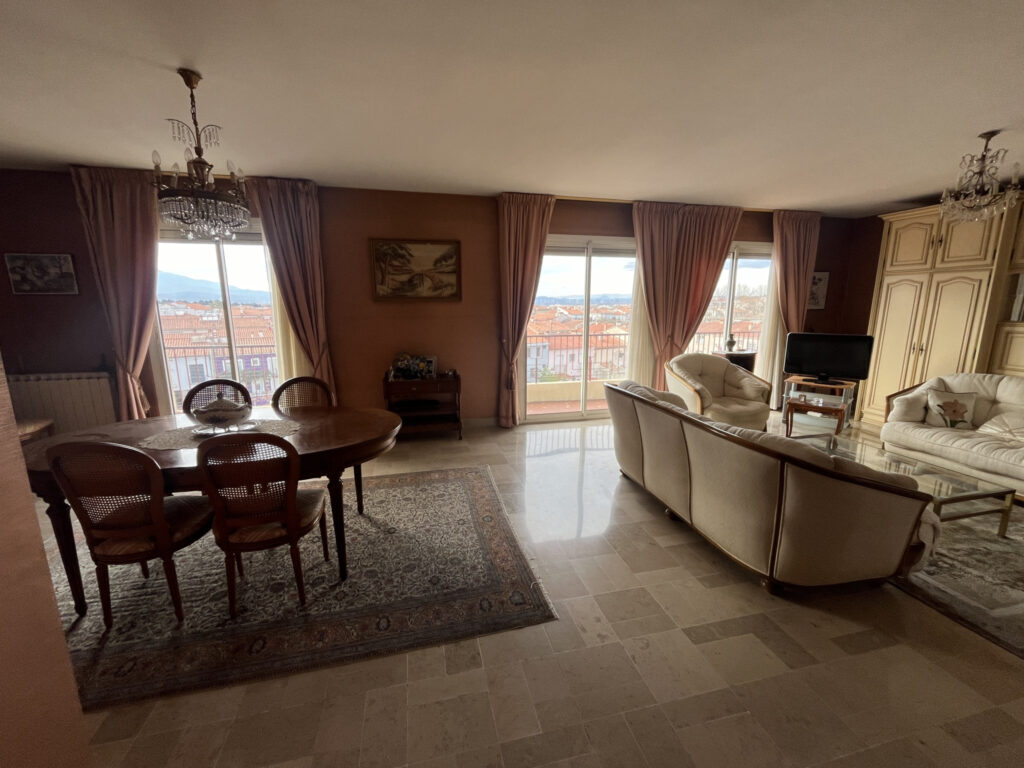 GRAND APPARTEMENT F3/4 DERNIER ETAGE – 3 pièces – 2 chambres – 8  – 113 m²