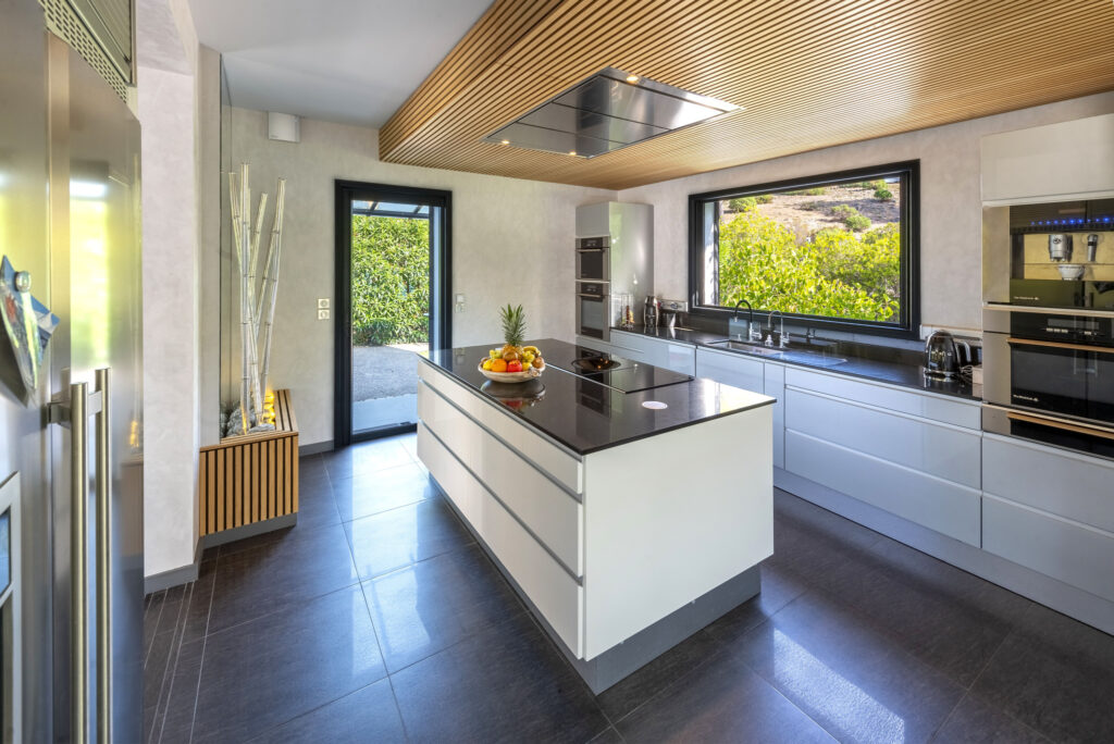 Superbe villa contemporaine aux prestations haut de gamme – 8 pièces – 4 chambres – 4  – 245 m²