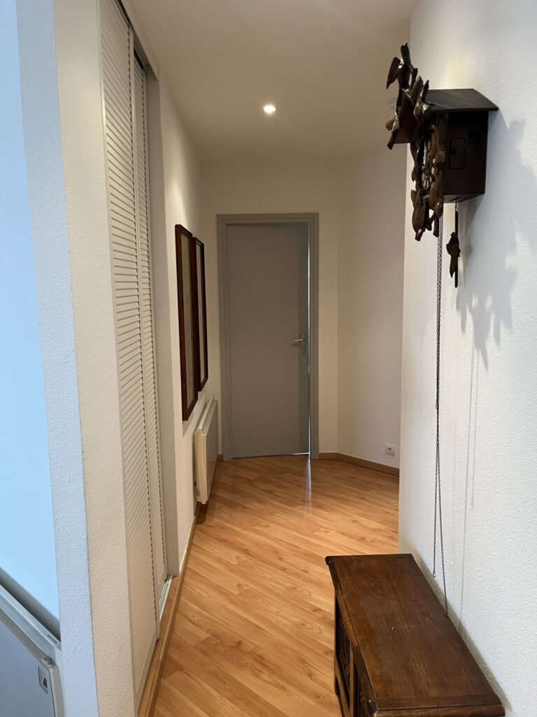 APPARTEMENT F4 + TERRASSE et PARKINGS – 4 pièces – 3 chambres – 8  – 108 m²