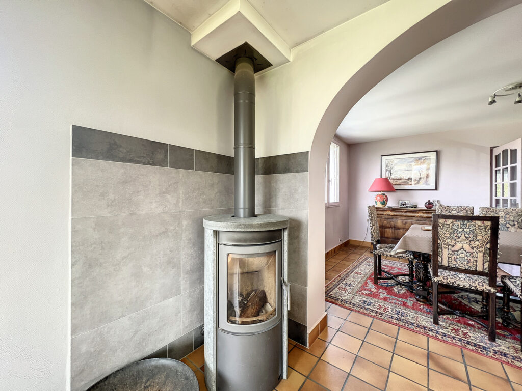 Maison 146 m2 – 4 chambres – 2 garages – terrain 3254 m2  – 6 pièces – 4 chambres – 2  – 146.16 m²