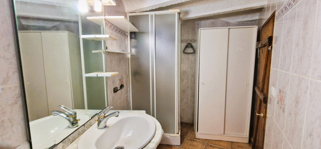 COUSTOUGES – MAISON DE PLAIN-PIED AVEC DEPENDANCE  – 4 pièces – 3 chambres – 6  – 75 m²