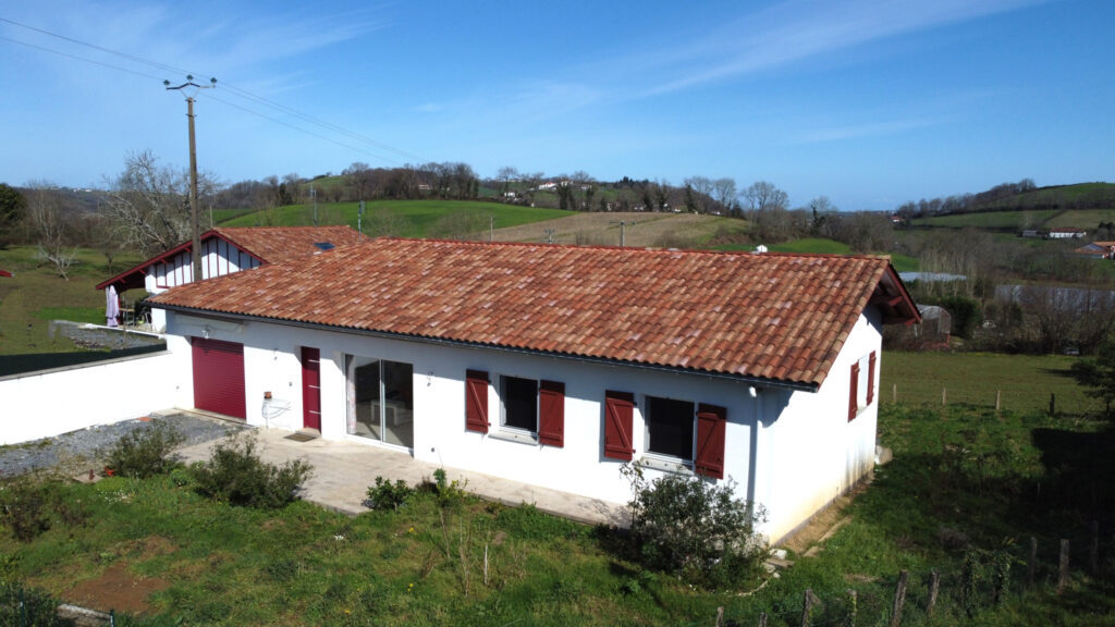 Maison de plain-pied – 4 pièces – 3 chambres – 8  – 94 m²