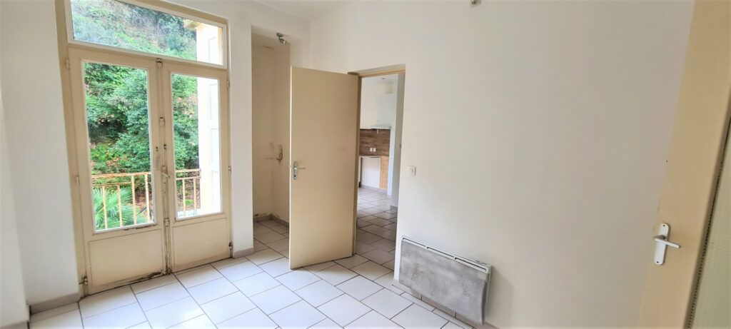 AMELIE LES BAINS Centre ville avec vue bucolique  – 3 pièces – 1 chambre – 6  – 42.35 m²