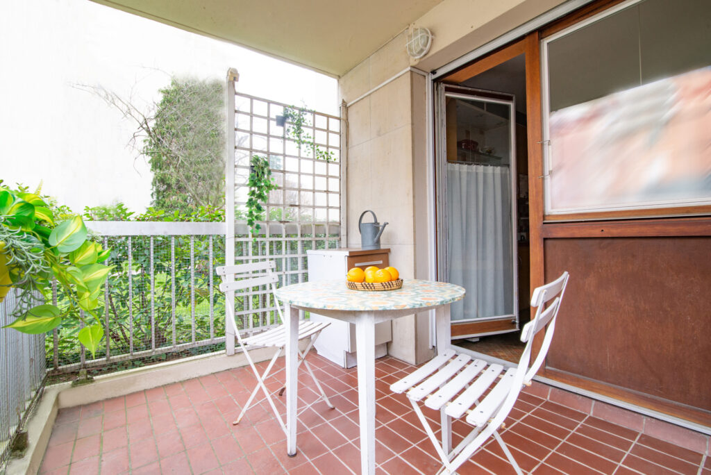 SUPERBE APPARTEMENT PLEIN CENTRE, TRES CALME, DANS LA VERDUR – 4 pièces – 2 chambres – NR  – 84 m²