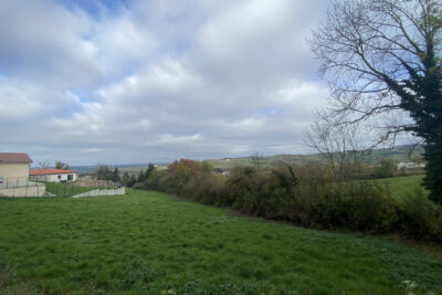 Terrain constructible de 840 m2 à VENDRANGES – NR pièces – NR chambres – 840 m²