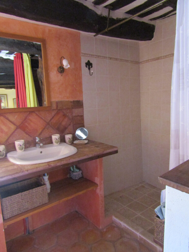 Maison d’hôtes Sainte Jalle 26110 – 12 pièces – 8 chambres – NR  – 330 m²