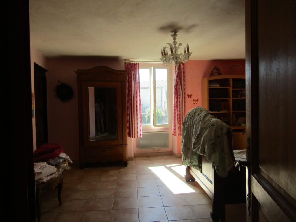 Maison d’hôtes Sainte Jalle 26110 – 12 pièces – 8 chambres – NR  – 330 m²